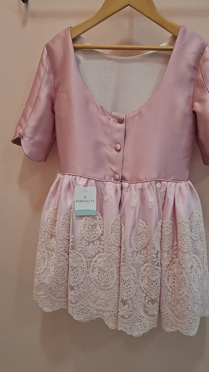 Vestido cuerpo mikado rosa y falda tul bordado beig