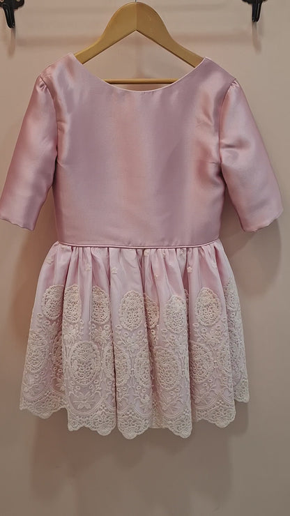 Vestido cuerpo mikado rosa y falda tul bordado beig