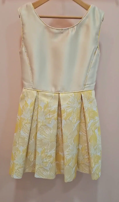 Vestido dorado y falda brocado flores amarillas y doradas
