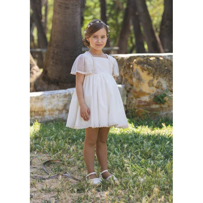 Vestido beig tul bordado y fajin azul - PARDALETS