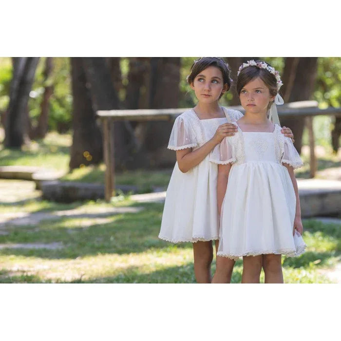 Vestido beig tul bordado y fajin azul - PARDALETS