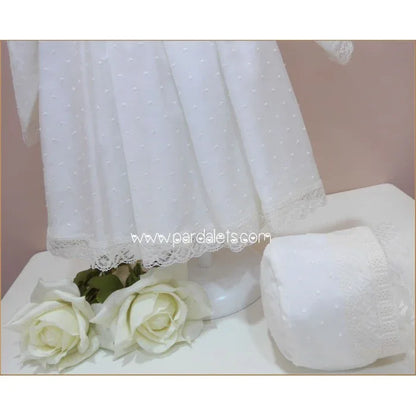 Vestido bordado manga larga con puntillas y capota - PARDALETS
