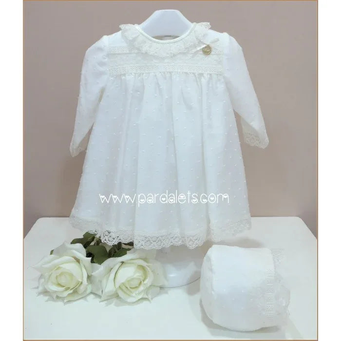 Vestido bordado manga larga con puntillas y capota - PARDALETS