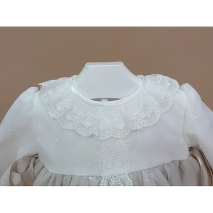 Vestido organza bordada y faldita arena con capota - PARDALETS