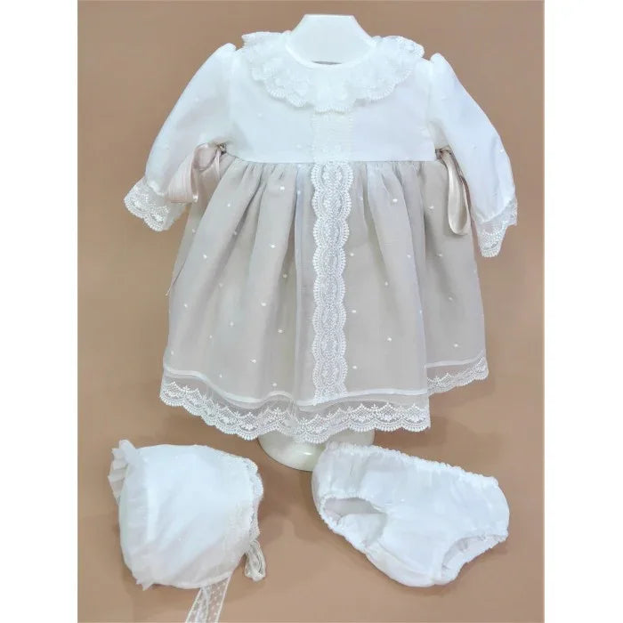 Vestido organza bordada y faldita arena con capota - PARDALETS