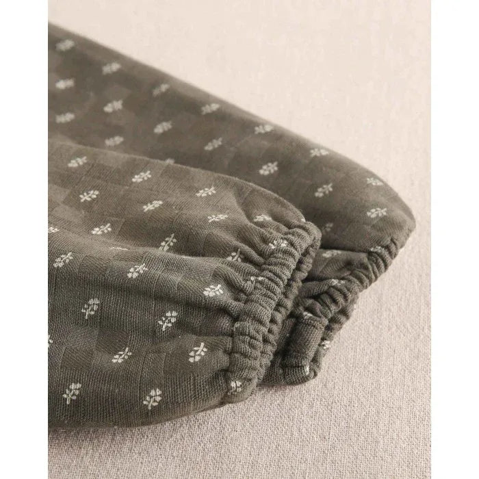 Vestido verde con hojitas y ganchillo beig - PARDALETS