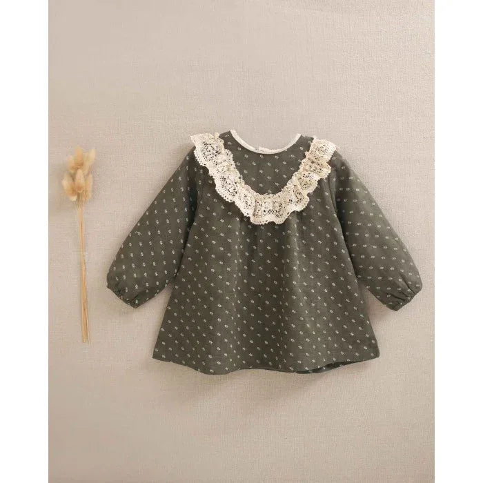 Vestido verde con hojitas y ganchillo beig - PARDALETS